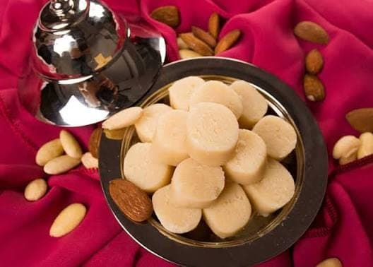 Edirne marzipan (badem ezmesi) with almonds on a tray