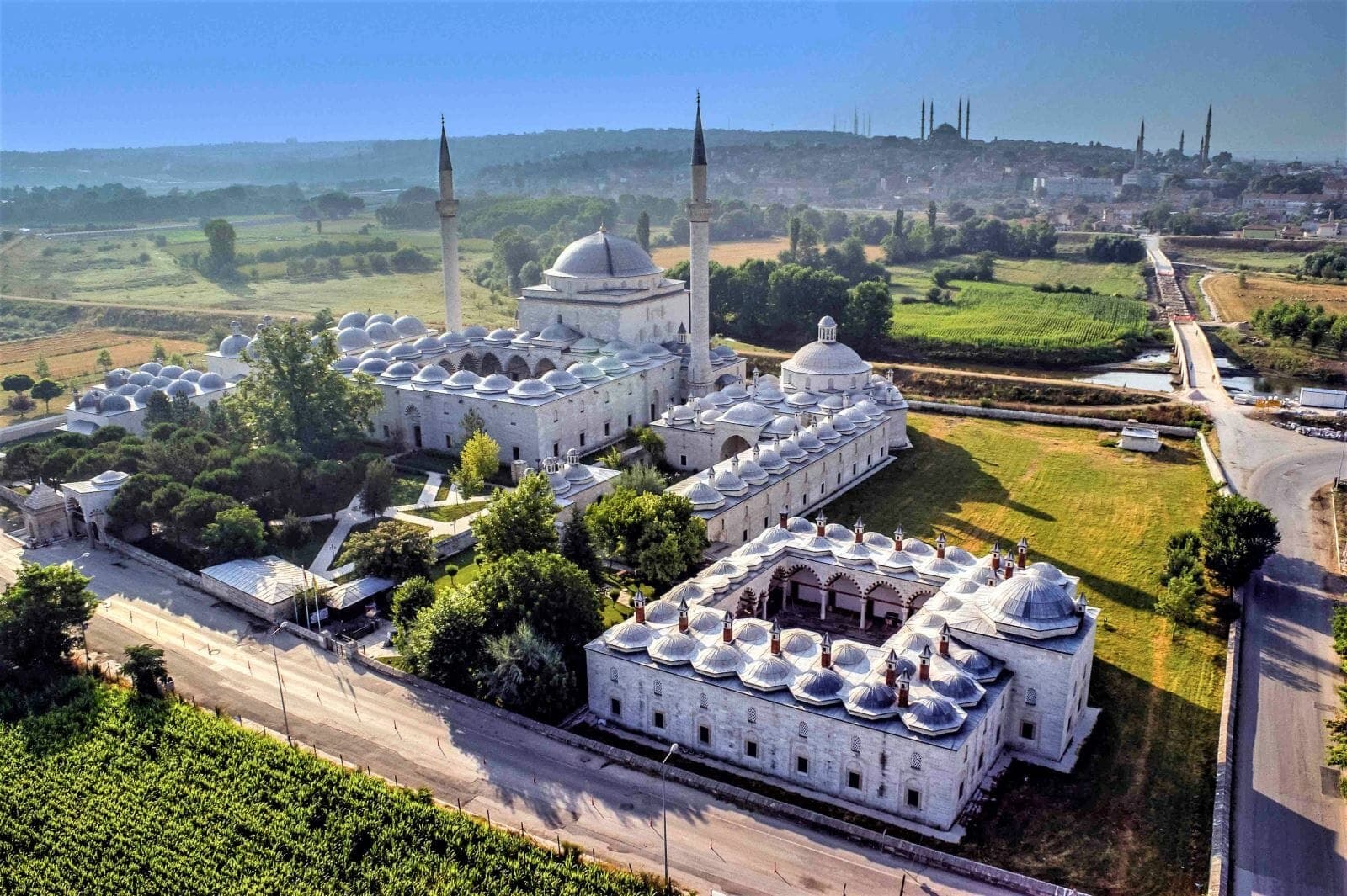 Tunca kıyısında II. Bayezid Külliyesi’nin kuşbakışı görünümü