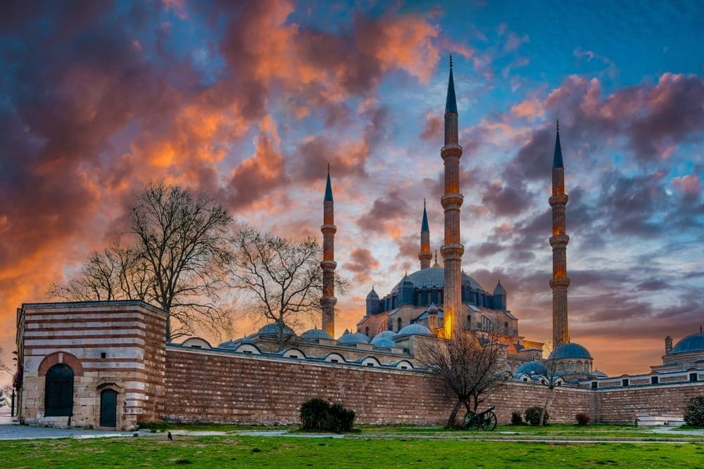 Gün batımında Selimiye Camii ve dört minaresi